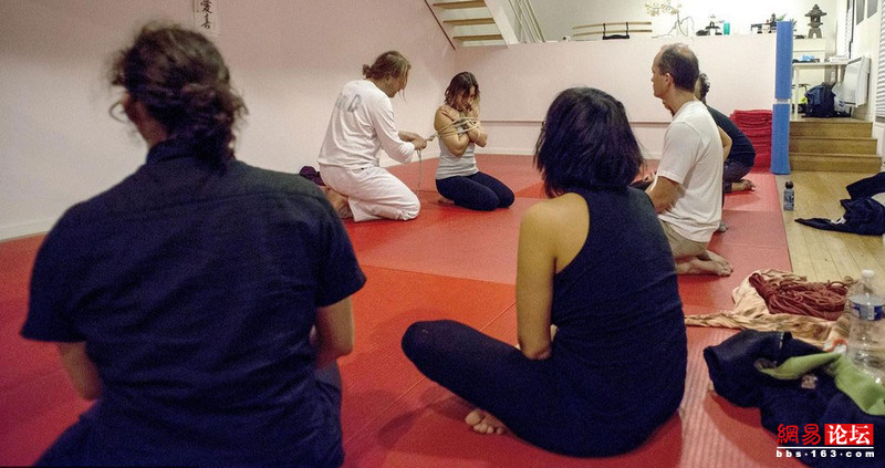 繩虐網(wǎng)網(wǎng)最新動態(tài)，變化中的學(xué)習(xí)之旅，自信與成就感的源泉