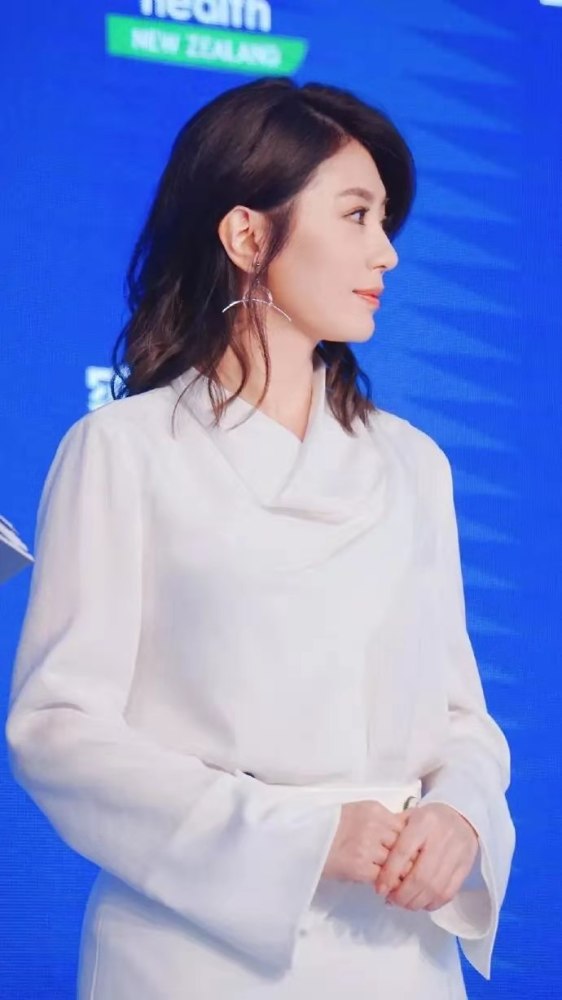 賈靜雯最新發(fā)型圖片，時尚變遷與個人觀點解析