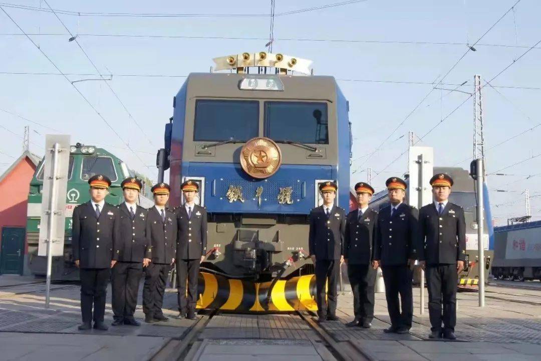 哈局機(jī)車最新配屬揭秘，溫馨之旅啟程