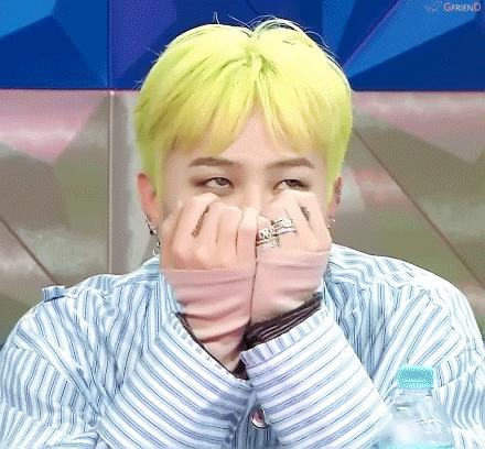 耐克最新海報(bào)引領(lǐng)運(yùn)動(dòng)風(fēng)尚，激發(fā)無(wú)限潛能，展示時(shí)尚力量