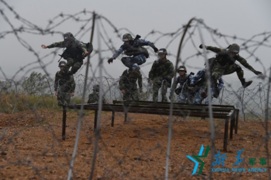 大學(xué)最新野戰(zhàn)圖片揭秘，小巷深處的獨(dú)特風(fēng)情魅力展示