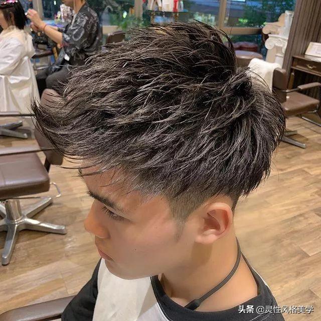 男性最新發(fā)型，心靈與自然的時(shí)尚之旅