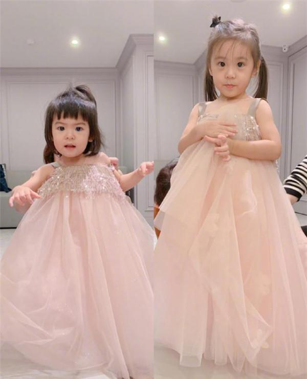 賈靜雯布布最新照片,賈靜雯布布最新照片，時光中的優(yōu)雅女神