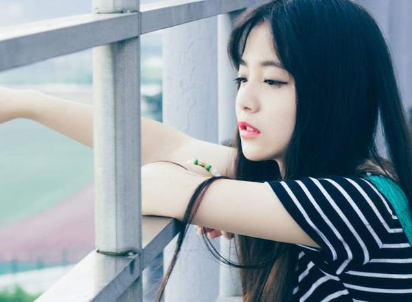 韓珺瑤段允安最新章節(jié),韓珺瑤段允安最新章節(jié)，小巷中的隱秘美味