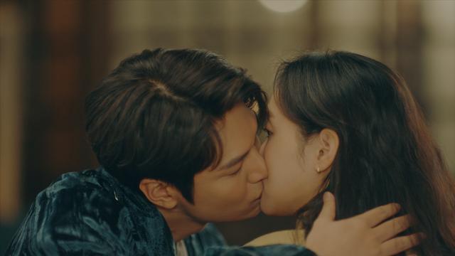 最新吻戲心動(dòng)瞬間，甜蜜愛情誓言的每一吻！