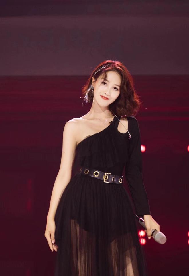 藍(lán)盈瑩最新動(dòng)態(tài)，演技與公眾形象的閃耀碰撞