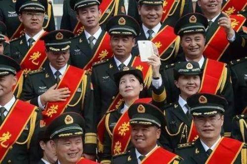 軍官轉(zhuǎn)業(yè)政策最新探索，小巷獨特風(fēng)味與轉(zhuǎn)業(yè)安置新動向