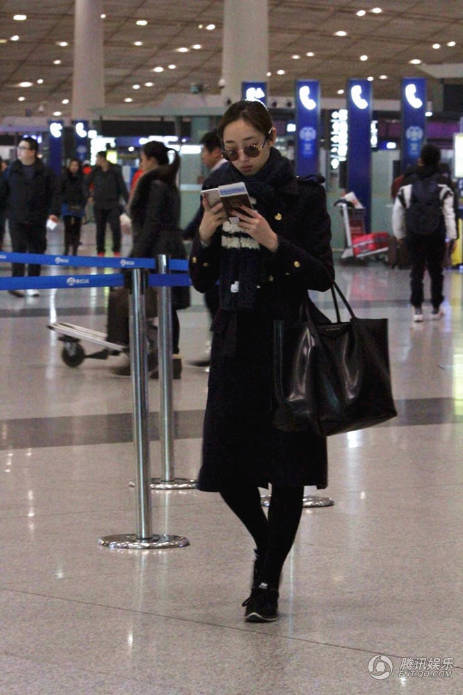 女星機場最新照片，星光下的溫馨相遇