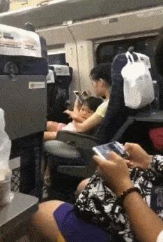 最新地鐵男必備神器，高科技伴侶引領(lǐng)未來出行風(fēng)潮