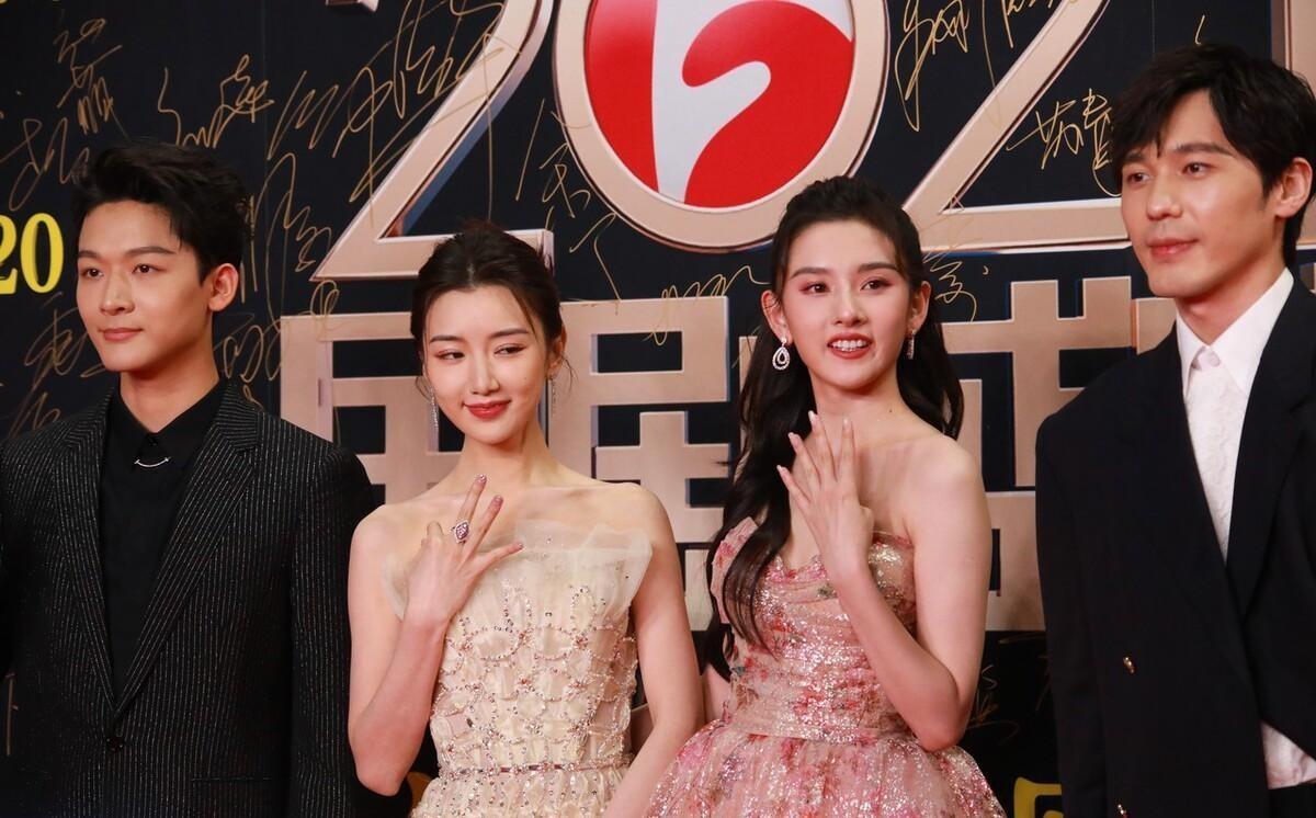 從陰影走向星光，自信力量引領(lǐng)下的黑皮膚女明星成長之路