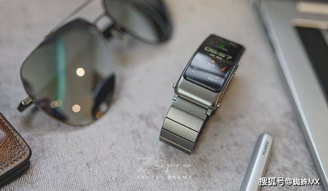 華為最新款手環(huán)，愛(ài)的日常，溫馨的陪伴紐帶