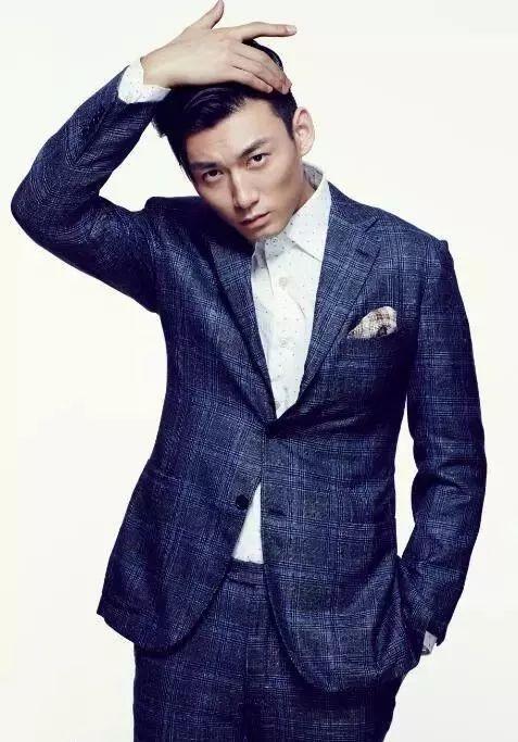 演員王翌舟，從舞臺(tái)到熒屏的自信成就之路