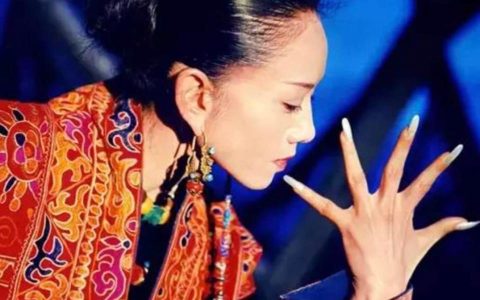 楊麗萍最新近照曝光，如何獲取并評價舞蹈巨星的最新照片？