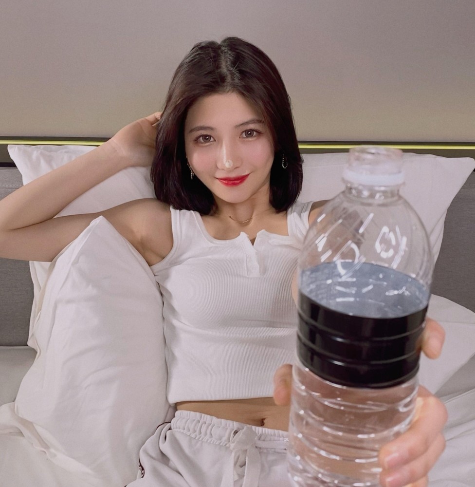 演員李潼，炸裂演技與魅力閃耀小紅書之星