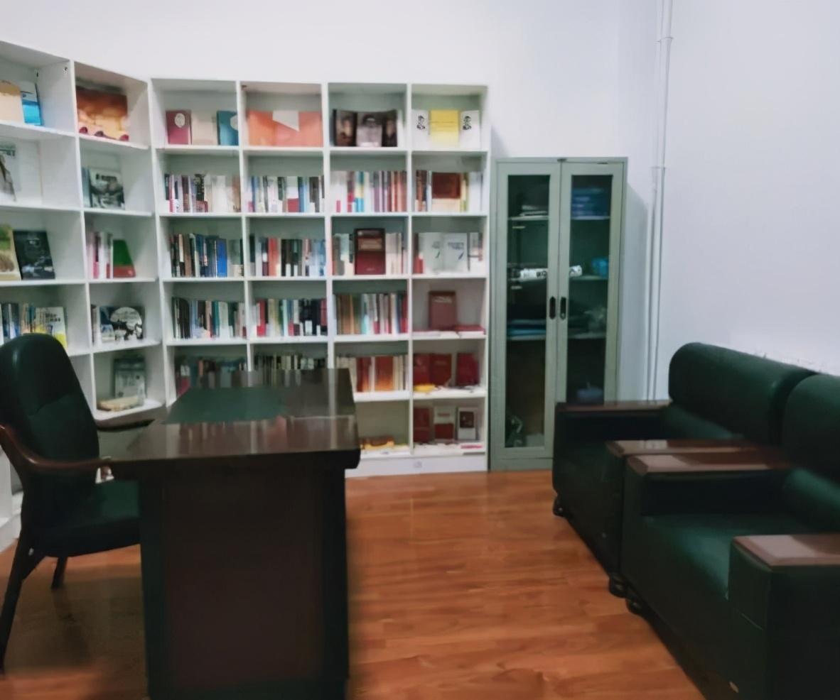 時(shí)代進(jìn)步與農(nóng)業(yè)創(chuàng)新，2016年新款花椒收割機(jī)亮相