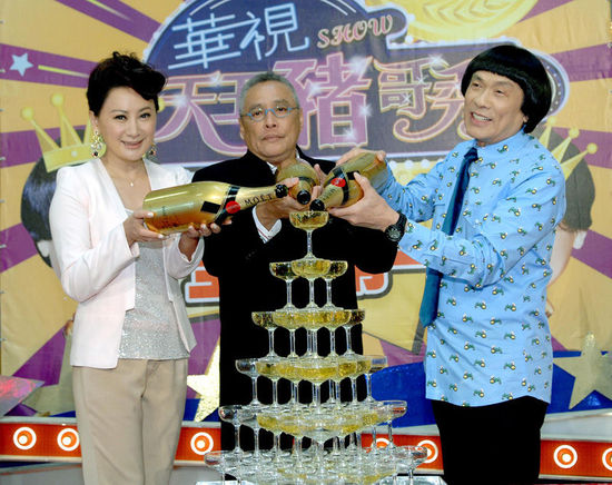 豬哥亮陳亞蘭最新動(dòng)態(tài)揭秘，小巷美食寶藏大揭秘！