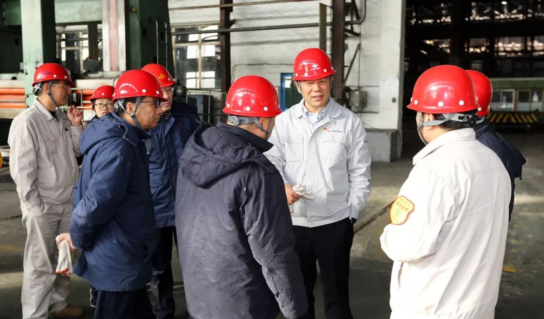 鞍鋼集團(tuán)領(lǐng)導(dǎo)層引領(lǐng)變革，鑄就輝煌新篇章