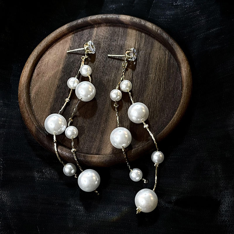 科技與時尚完美融合，最新長款珍珠耳飾款式亮相！