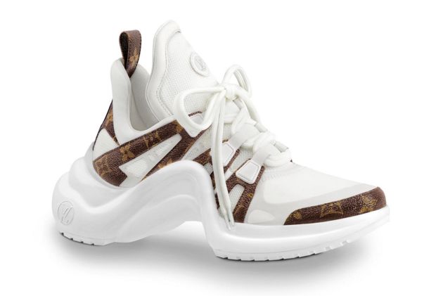 最新款LV女鞋登場(chǎng)，時(shí)尚巔峰之作閃耀亮相