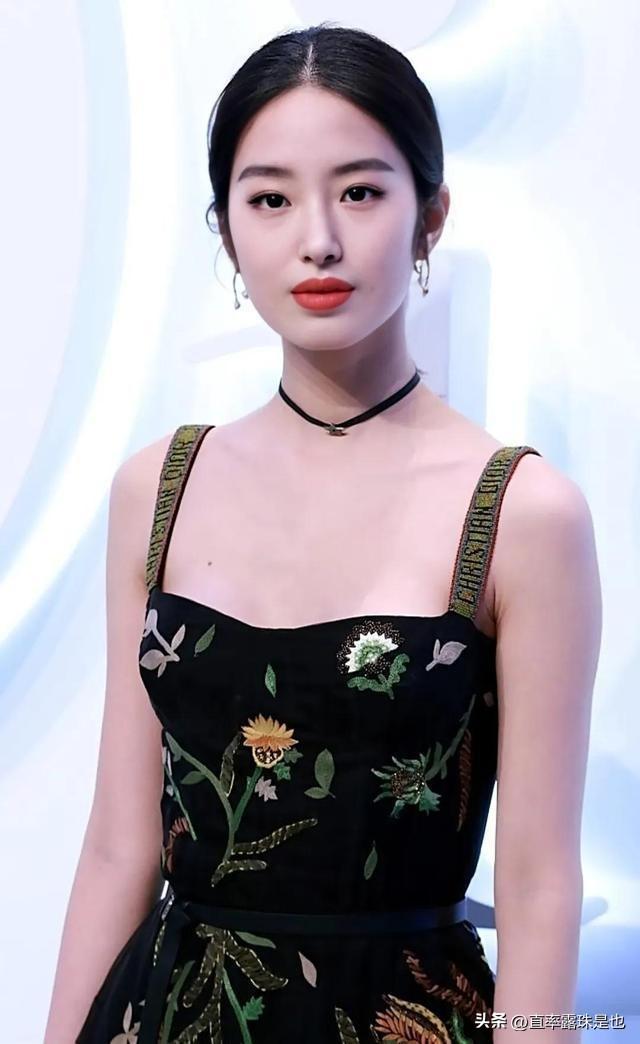 演員鈺探尋隱秘寶藏，小巷特色小店的奇妙之旅