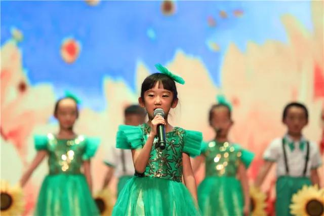 尹小艷演繹的云南山歌新篇章，自信與成就的力量展現(xiàn)學習變遷之路