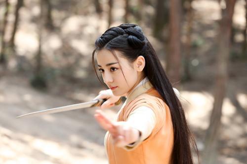 秦時(shí)明月新登場女俠角色——科技之光，生活之路的照亮者