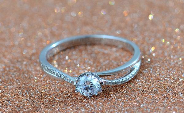 小巷深處的珠寶秘境之旅，探尋結(jié)婚鉆戒的價格