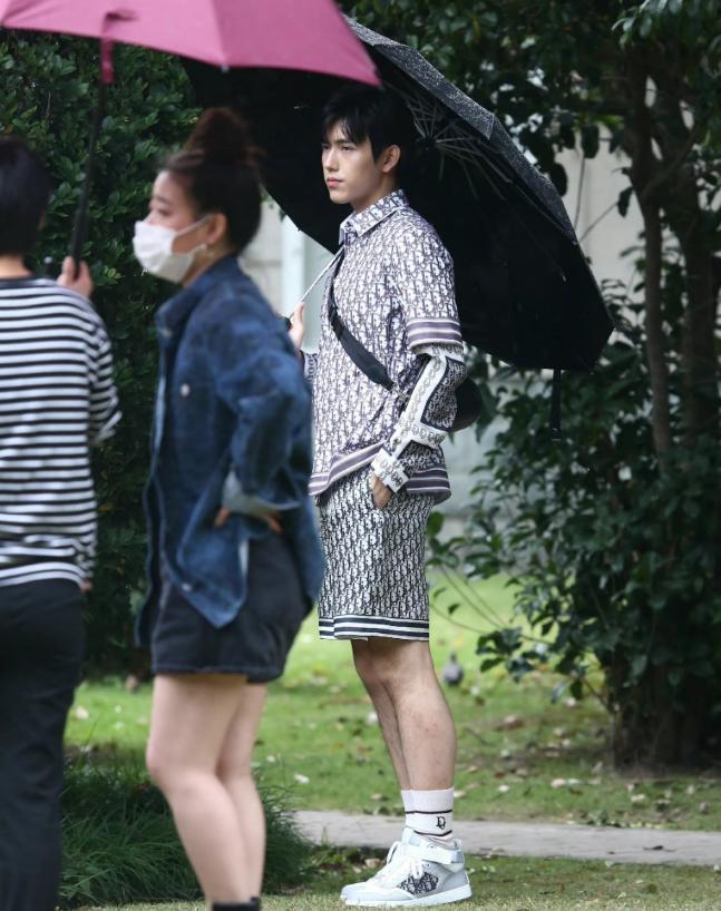 突嘴明星的獨(dú)特魅力，面部特征塑造個(gè)人風(fēng)采