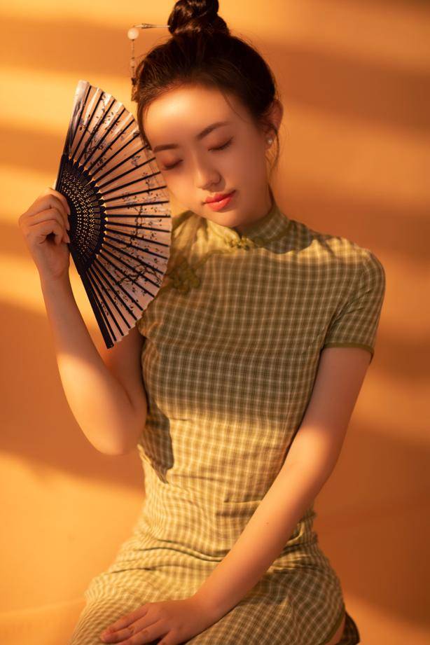 女演員古箏，與自然美景的邂逅，探尋內(nèi)心平和之聲