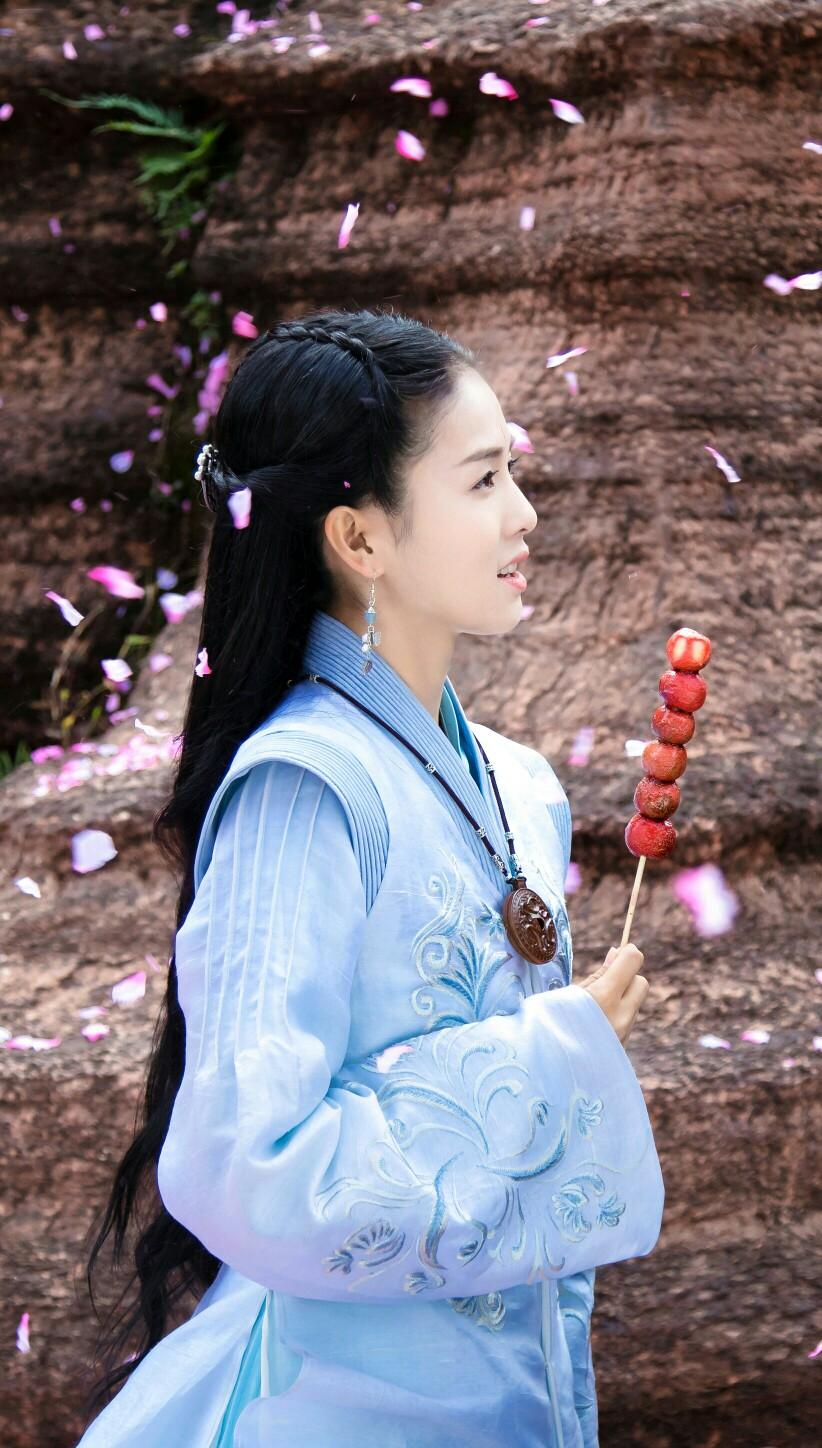 白鹿演員照片分享，自然之旅的心靈探尋與寧?kù)o之尋