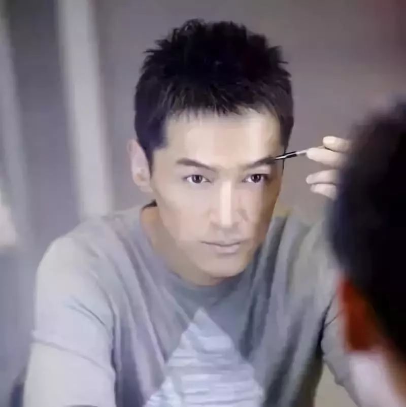 男明星與同性戀話(huà)題，理解與尊重的步驟指南