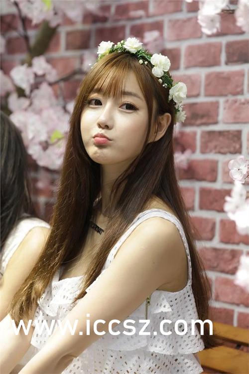 探索時(shí)尚界的璀璨新星，Jenny佳妮的最新動(dòng)態(tài)與風(fēng)采