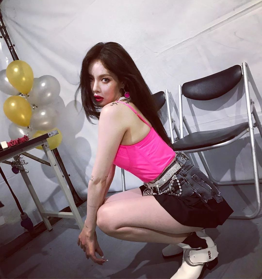 泫雅擁抱自然，尋找內(nèi)心寧?kù)o之旅的最新動(dòng)態(tài)