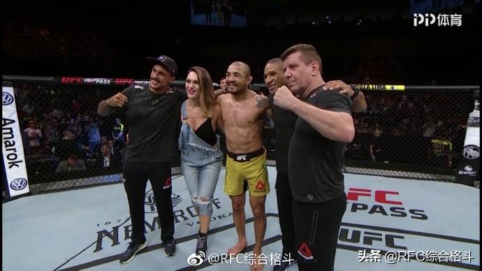 最新WWE格斗之夜，小巷熱血戰(zhàn)場與特色小店的探索之旅