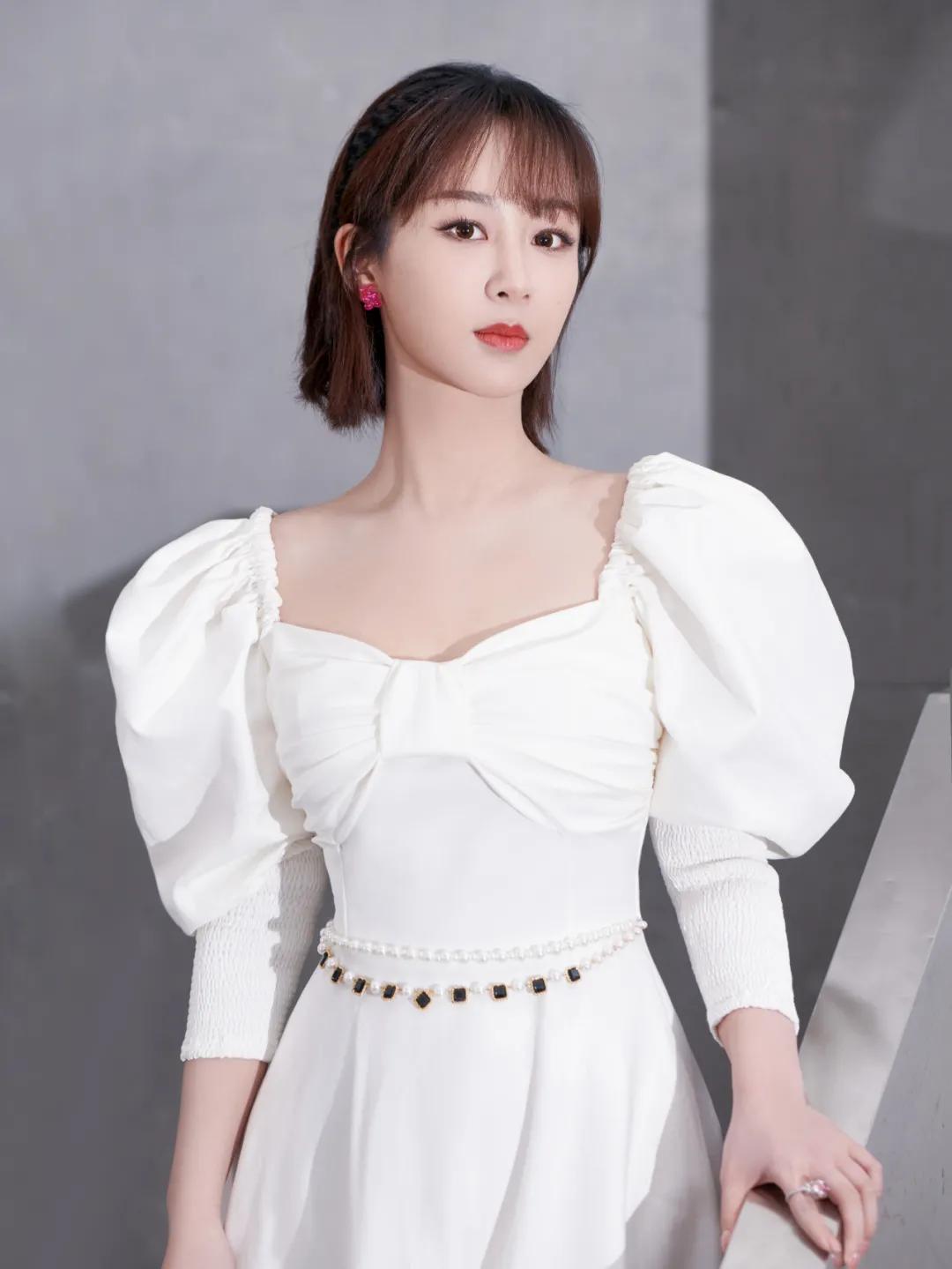 楊紫短發(fā)新潮流，時(shí)尚造型指南與打造技巧