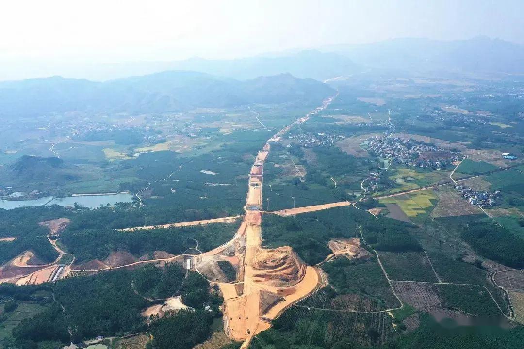 武鳴最新航拍，城市新貌的窺探與觀點(diǎn)闡述