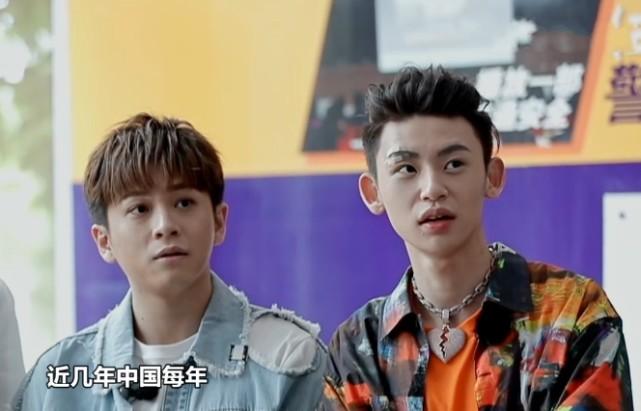 小鬼最新綜藝節(jié)目，青春風(fēng)暴背后的背景、事件與影響力