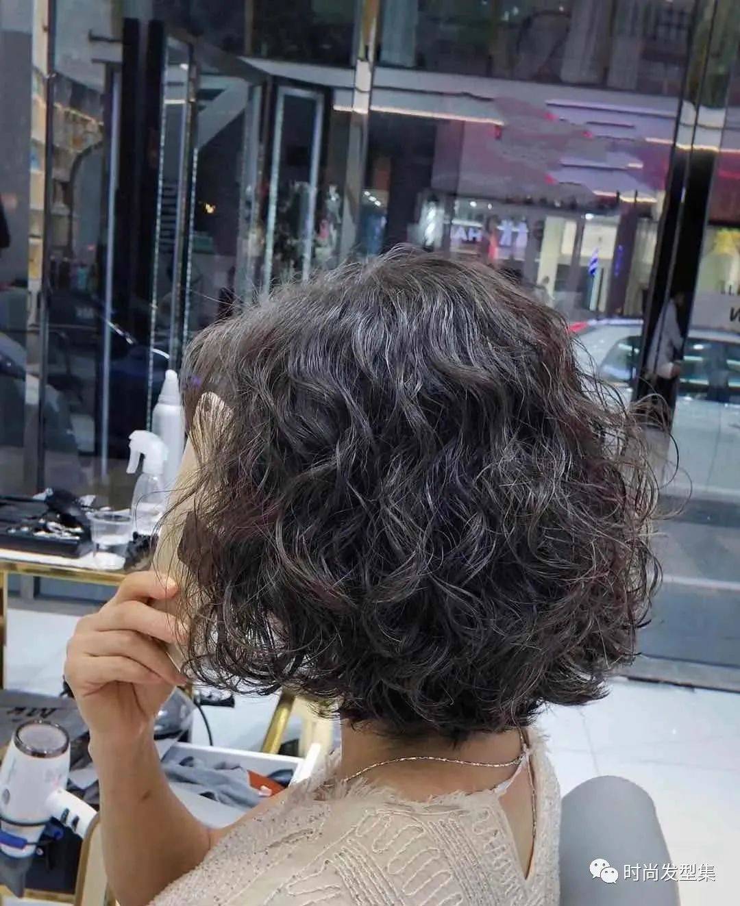 時(shí)尚潮流新選擇，最新造型燙燙發(fā)引領(lǐng)潮流風(fēng)向標(biāo)