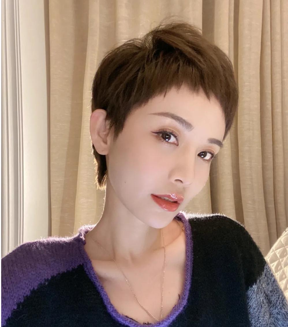 最新女生發(fā)型流行趨勢，時尚減齡發(fā)型指南