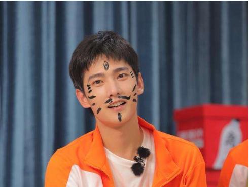 王鶴棣最新商務(wù)，展現(xiàn)變化的力量與自信成長(zhǎng)的旅程