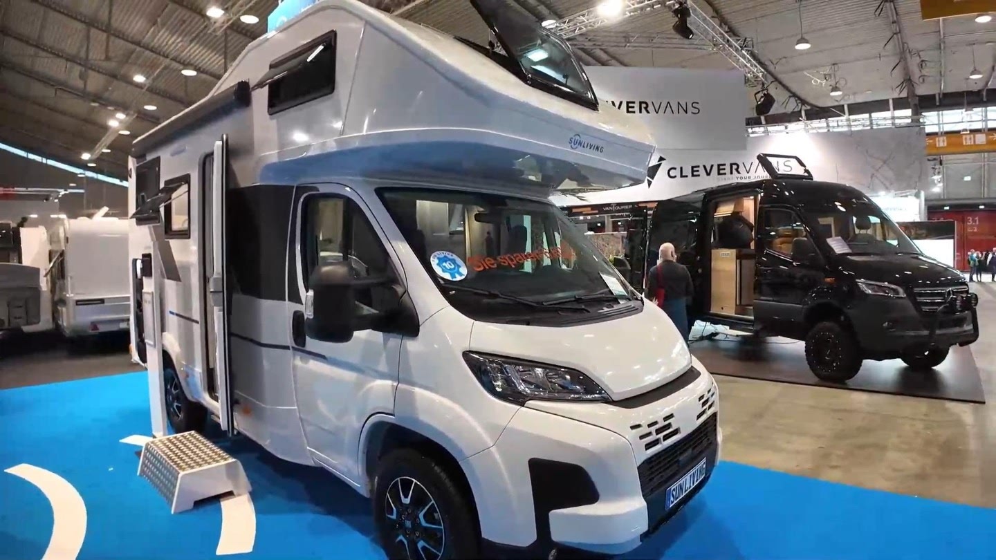 探索小巷中的驚喜，揭秘最新款房車(chē)發(fā)布，帶你領(lǐng)略未來(lái)生活新體驗(yàn)