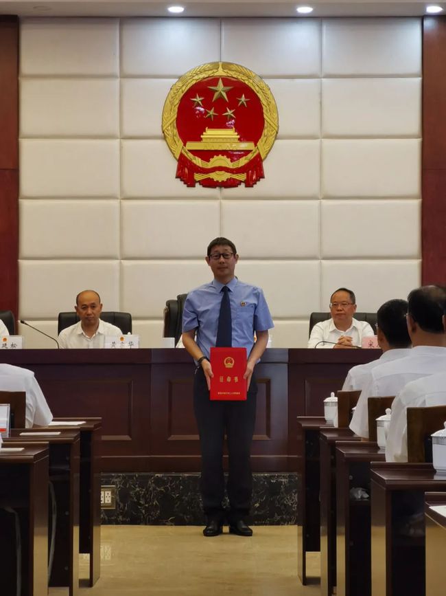 張宇新引領(lǐng)科技革新，揭秘其最新任職與高科技產(chǎn)品新動向