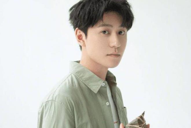 秦俊杰最新戀情曝光，情感新動向揭秘！